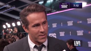 People Noticed That Ryan Reynolds Appeared To Be Wearing Handmade Bracelets From His Daughters At The People’s Choice Awards And My Heart Can’t Take It