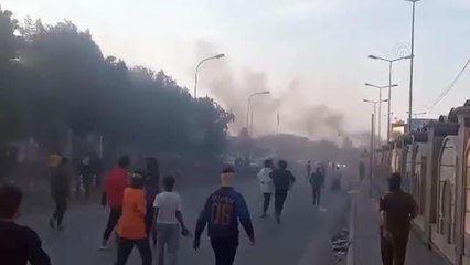 Irak'ın güneyinde göstericilerle güvenlik güçleri arasındaki çatışmada 2 kişi öldü