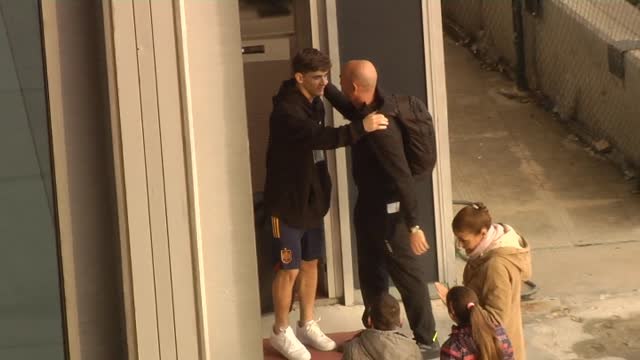 Rubiales despide a la selección española en Barajas