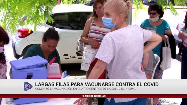 LARGAS FILAS PARA VACUNARSE CONTRA EL COVID