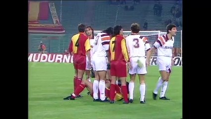 Download Video: 1992 1993 GALATASARAY ROMA UEFA KUPASI EŞLEŞMEŞİ