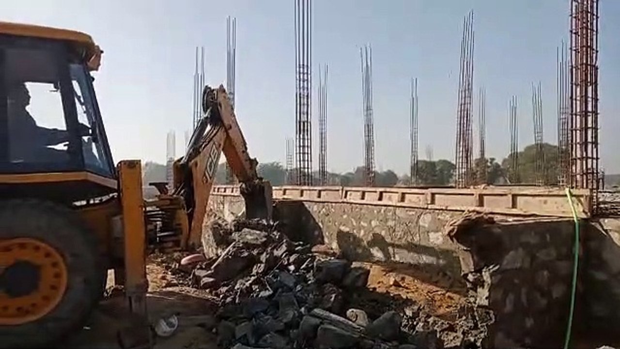 दीवार की अनुमति ले बसा रहे फॉर्म हाउस-कॉलोनी, ज...