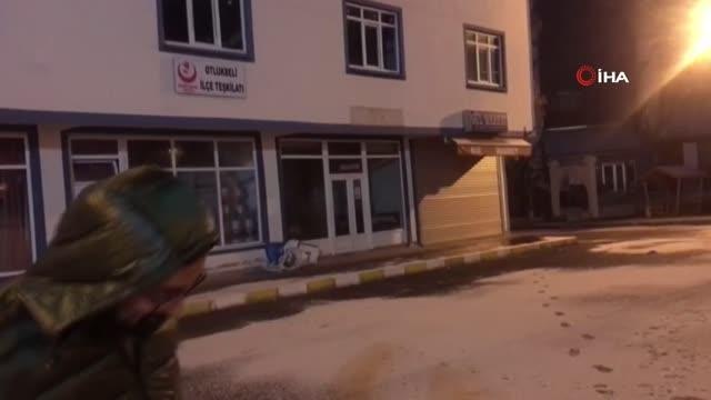 Erzincan'da yağan karın keyfini çocuklar çıkardı