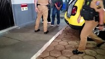 Suspeitos de furtar motocicleta são detidos pela Polícia Militar, no Santa Cruz
