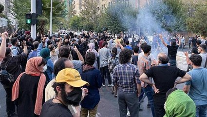 İran'da gösteriler sürerken gözaltına alınanlardan bir kişiye ilk defa idam cezası uygulandı