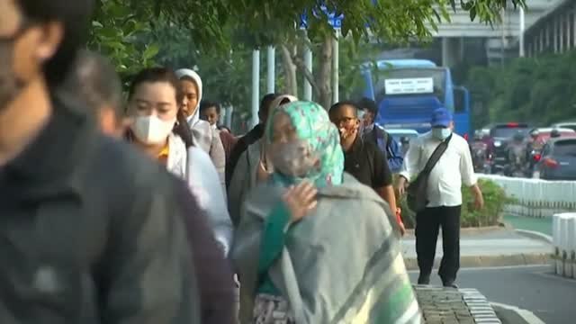 Indonesia prohíbe a los no casados acostarse con sus parejas