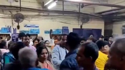 হাওড়া: টিকিট করানো নিয়ে বচসা, হাসপাতালের বহির্বিভাগে ধুন্ধুমার