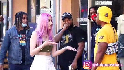 Giving Strangers a Kiss in the Hood for Valentines Day!