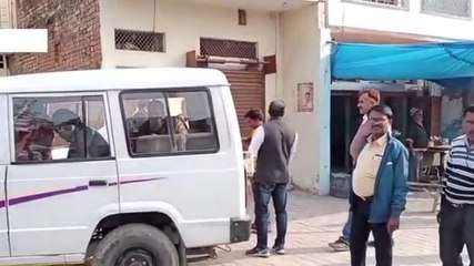 मऊ: लूम व्यवसाई के घर राज्य कर विभाग का छापा, मचा हड़कंप