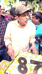deol finalVeteran actor Dharmendra cuts cake, celebrates 87th birthday with fans