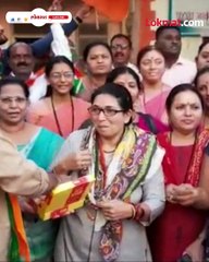 जळगावात भाजपचा जल्लोष, फटाक्यांची आतषबाजी... पेढेही वाटले!