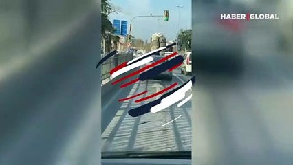 Kartal'da aşırı yüklü kamyonetin tehlikeli yolculuğu kameraya yansıdı