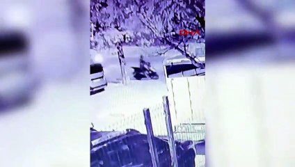 Sokak ortasında defalarca bıçakladı