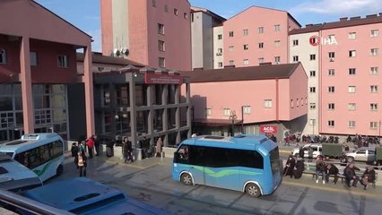 Üzerine kale direği devrilen küçük futbolcu yaşam savaşı veriyor