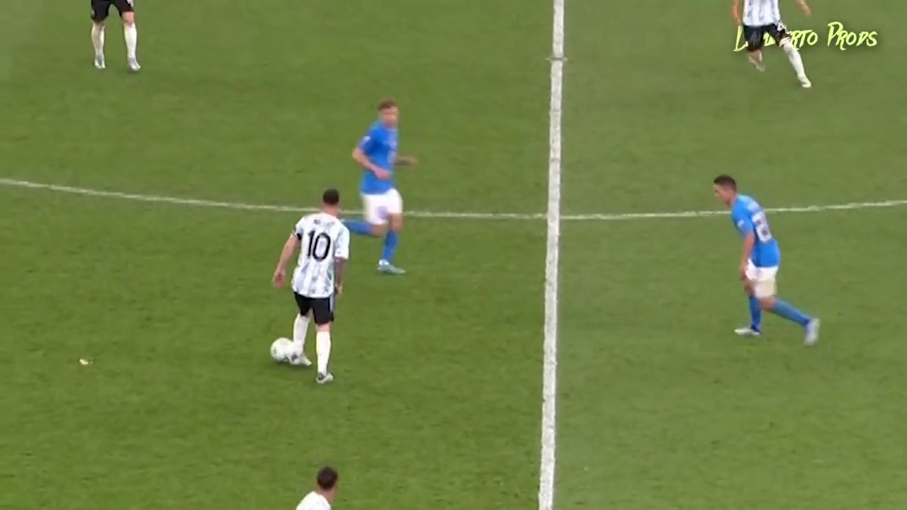 Lionel Messi Destroying Italy at Wembley (La Finalissima 2022) English Commentary