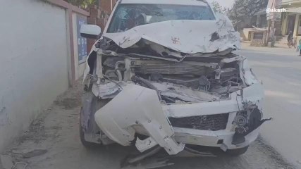 ग़ाज़ीपुर: ट्रक ने चार पहिया वाहन को मारी टक्कर, कार के उड़े परखच्चे, एक घायल