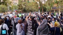 إيران تنفذ أول إعدام لشخص أدين بإغلاق طريق