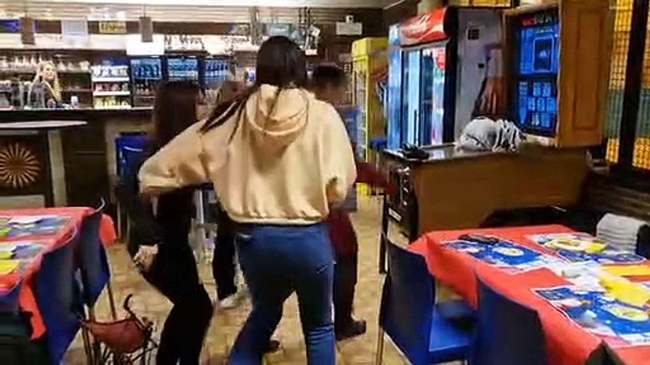 La danse des canards pendant le souper de Saint-Nicolas