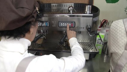 지난해 일자리 85만 개↑...절반은 60대 이상 / YTN