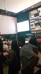 Vídeo Jô curte roda de samba durante jogo do Corinthians em Cuiabá.mp4