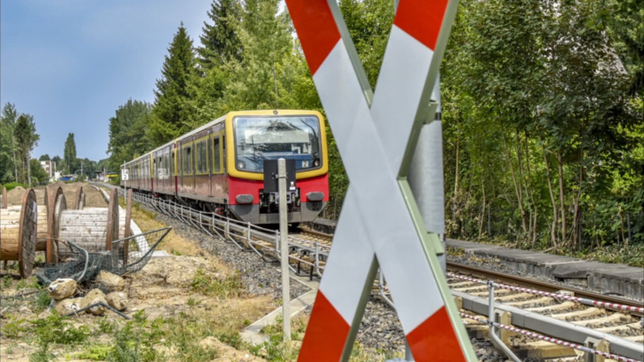 Mädchen stirbt an Bahnübergang in Mittelhessen