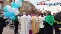 Andria: le colombe spiccano il volo nel momento della deposizione dei fiori sulla Madonna di Piazza Duomo in onore della Vergine Immacolata – video