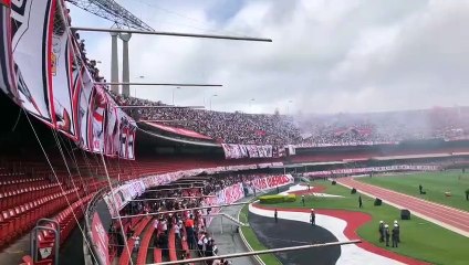 Assista à festa da torcida do São Paulo no treino antes da final paulista