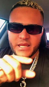 Carlitos Wey a Crazy Design: Entrégame el dinero mio¨