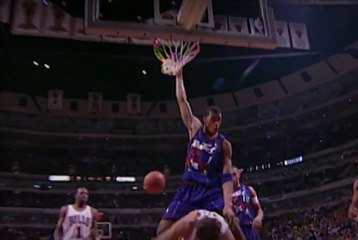 Tracy McGrady Throws Down a Monster Slam vs. Bulls in 1999