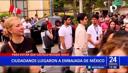 Personas protestan en la embajada de México ante posible asilo de Pedro Castillo