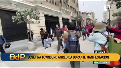 Periodista Josefina Townsend fue agredida por turba de manifestantes: le insultaron y jalaron el cabello