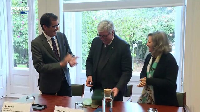 CM PORTO ENTREGA ACERVO DE EUGÉNIO DE ANDRADE