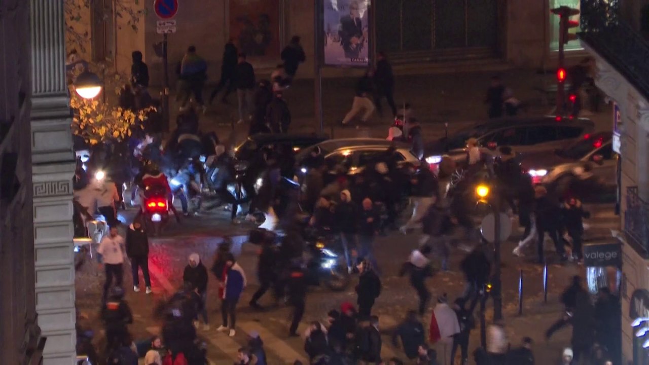 Mondial: des tensions près des Champs-Élysées a...