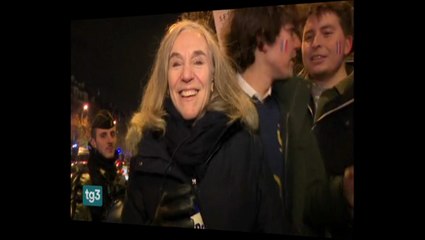 giovanna botteri in mezzo ai tifosi a parigi