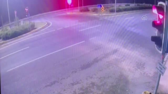 İşçileri taşıyan midibüse tırın çarpması sonucu 20 kişi yaralandı