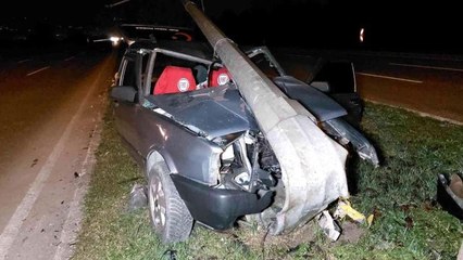 Sattığı aracını teslim etmeye götürürken kaza yaptı: 2 yaralı