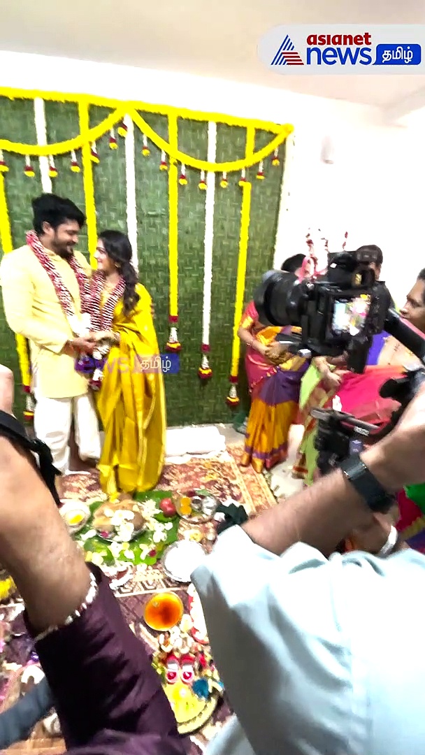 எளிமையாக நடந்த நடிகை ஹரி பிரியா - வசிஷ்டா சிம்ஹாவுக்கு நடந்த நிச்சயதார்த்தம்! வைரலாகும் வீடியோ..!