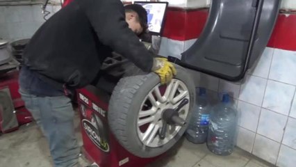 Iğdırlı Vatandaş, Kış Lastiği Fiyatlarındaki Artıştan Yakındı: "Arabayı Çalıştırsan Bir Bela Çalıştırmasan Bir Bela"