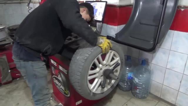 Iğdırlı Vatandaş, Kış Lastiği Fiyatlarındaki Artıştan Yakındı: Arabayı Çalıştırsan Bir Bela Çalıştırmasan Bir Bela