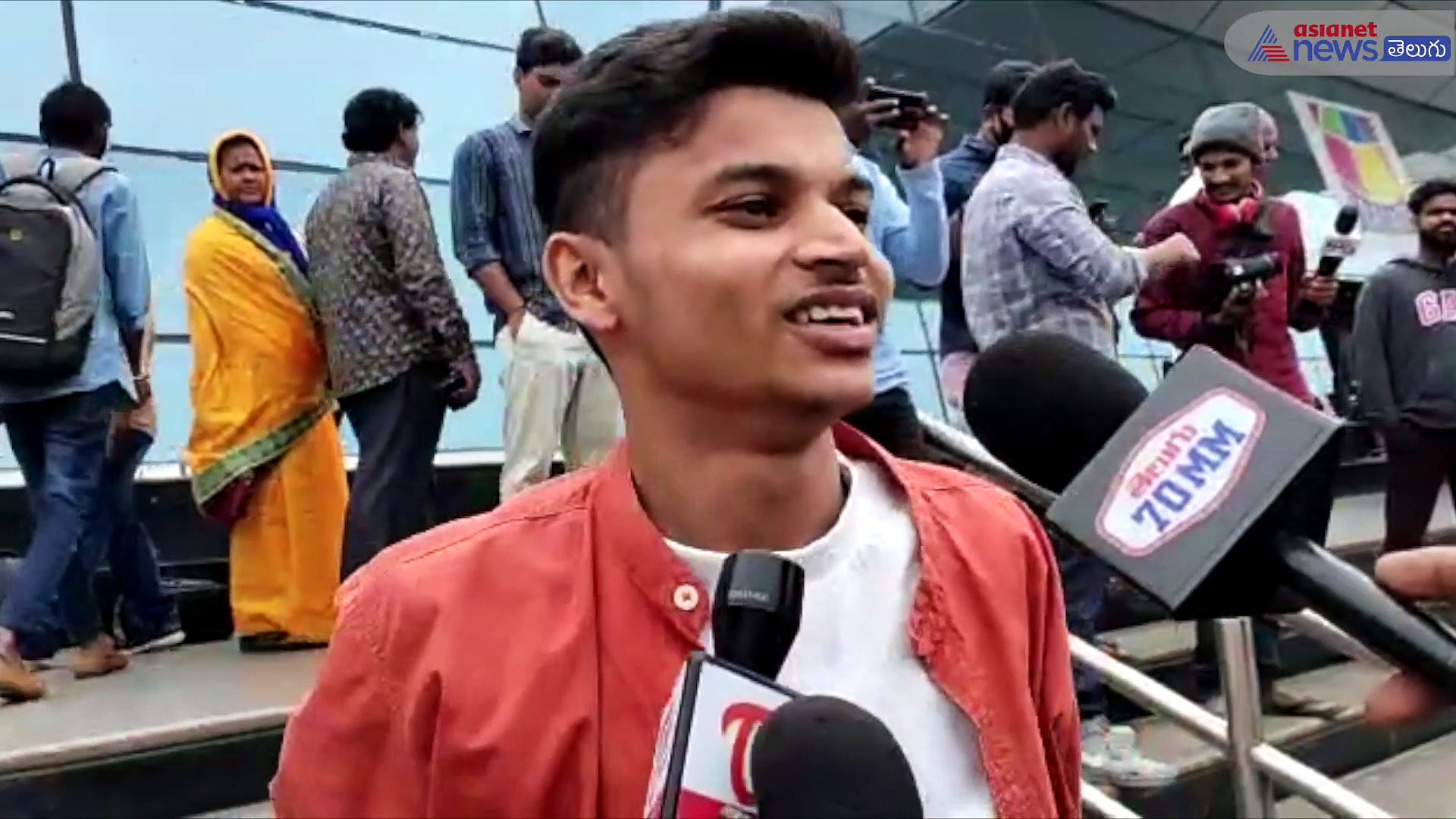 మరీ బ్లూ ఫిలిం తీసాడు...కరువు లో ఉన్నవాళ్ళకైతే ఓకే..ఫామిలీస్ కి కష్టమే...