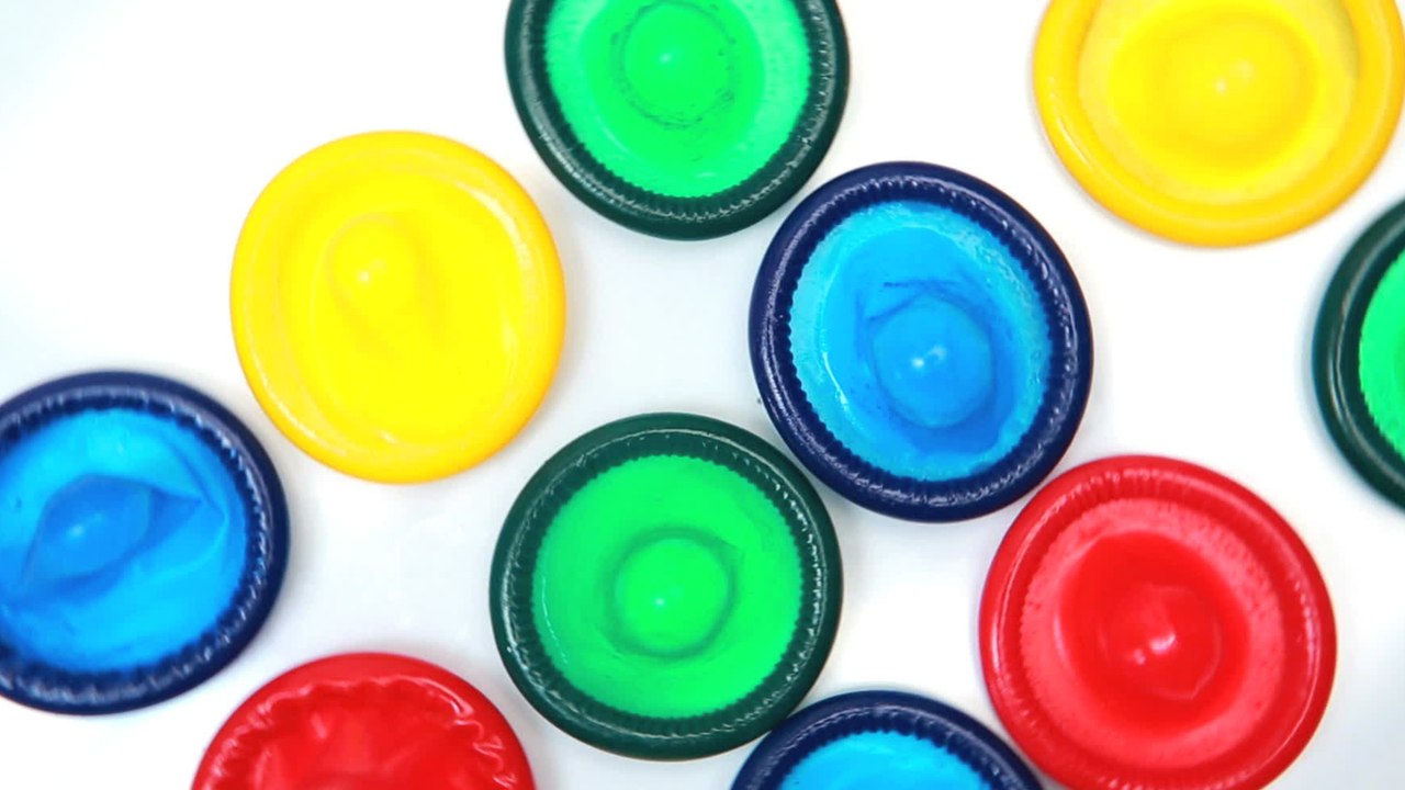 In diesem land bekommen junge leute kondome bald gratis