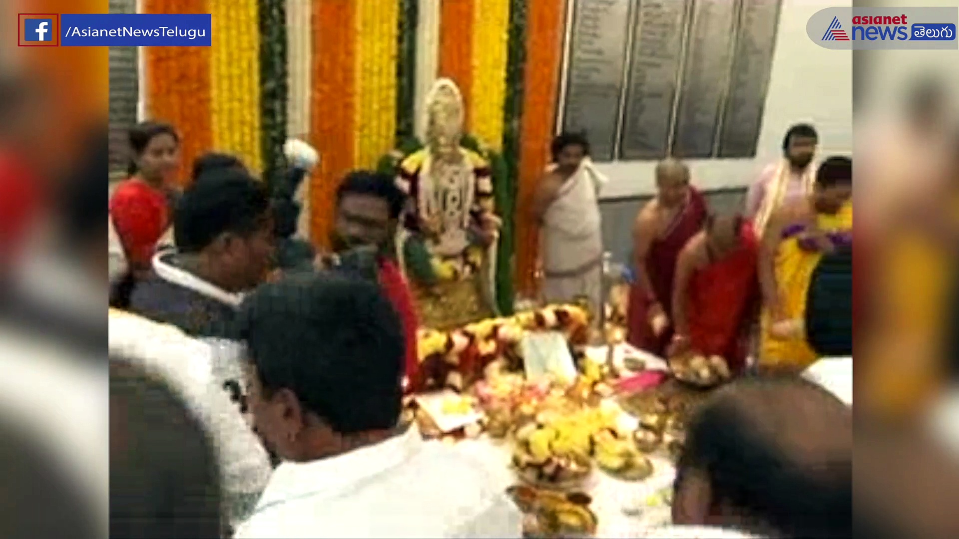 బీఆర్ఎస్ పత్రాలపై కేసీఆర్ సంతకం...ఆ పైన జండా ఆవిష్కరణ... 