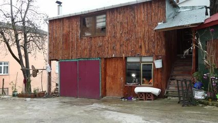 Baba yadigarı dikiş makinesiyle 20 yıldır "Çal yeleği" dikiyor