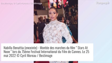 Nabilla toute en transparence : robe sexy et sous-vêtements apparents en plein Paris