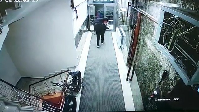 İlaç hırsızları önce kameraya, sonra polise yakalandı