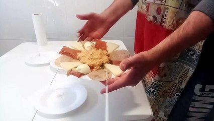 Entrante de entremeses y huevos rellenoS