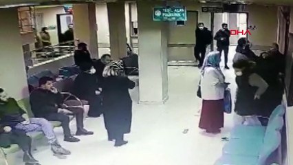 Acil serviste doktoru darbedenlerin görüntüleri ortaya çıktı