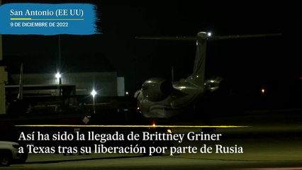 La jugadora de baloncesto Brittney Griner aterriza en EE UU