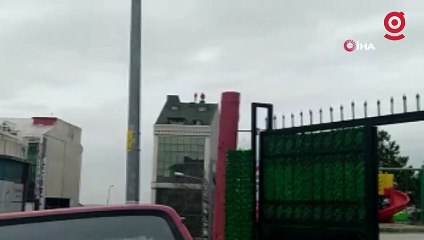 2 genç sosyal medya uğruna çatıya çıkarak tehlikeli hareketler sergiledi