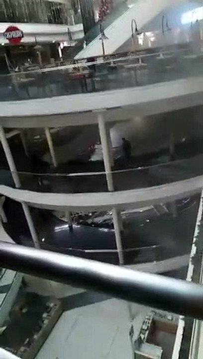 "Le Mall"احتكاك كهربائي في